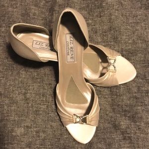 NWT women’s white wedding heels
